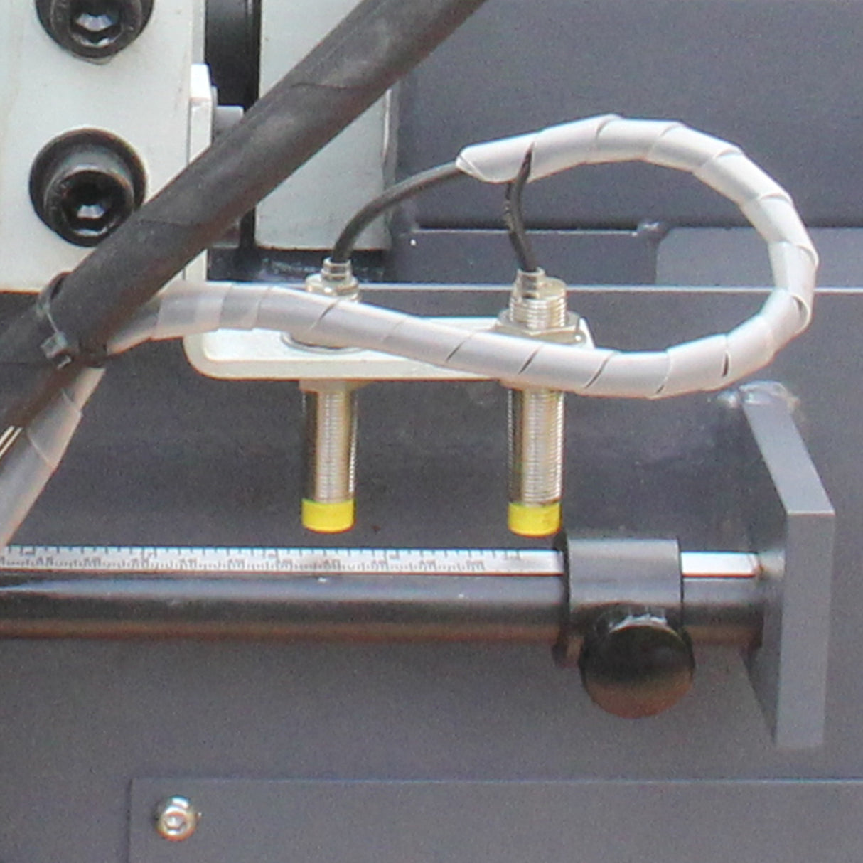 Kang Industrial TBK-11B Double Column Band Saw, Hydraulic Downfeed Controal, OD 280mm Cutting Capacity