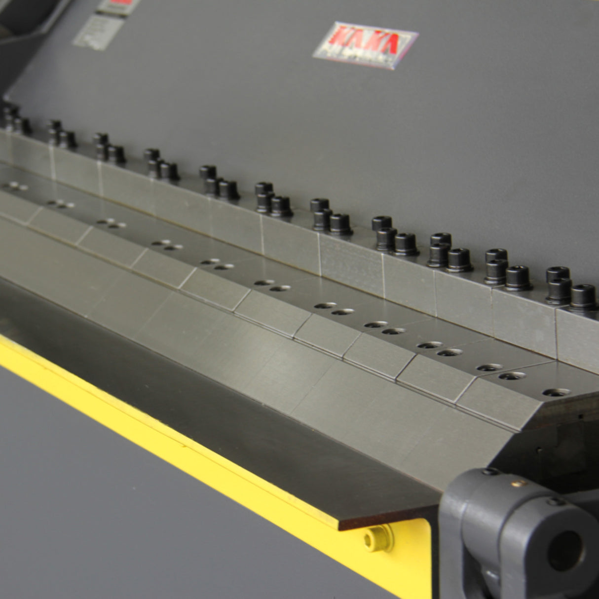 KANG Industrial W-4812 1220mm Heavy-Duty Manual Panbrake, 2.5mm Mild Steel Bending width, High Versatility and Durability Sheet Metal Box Pan Brake