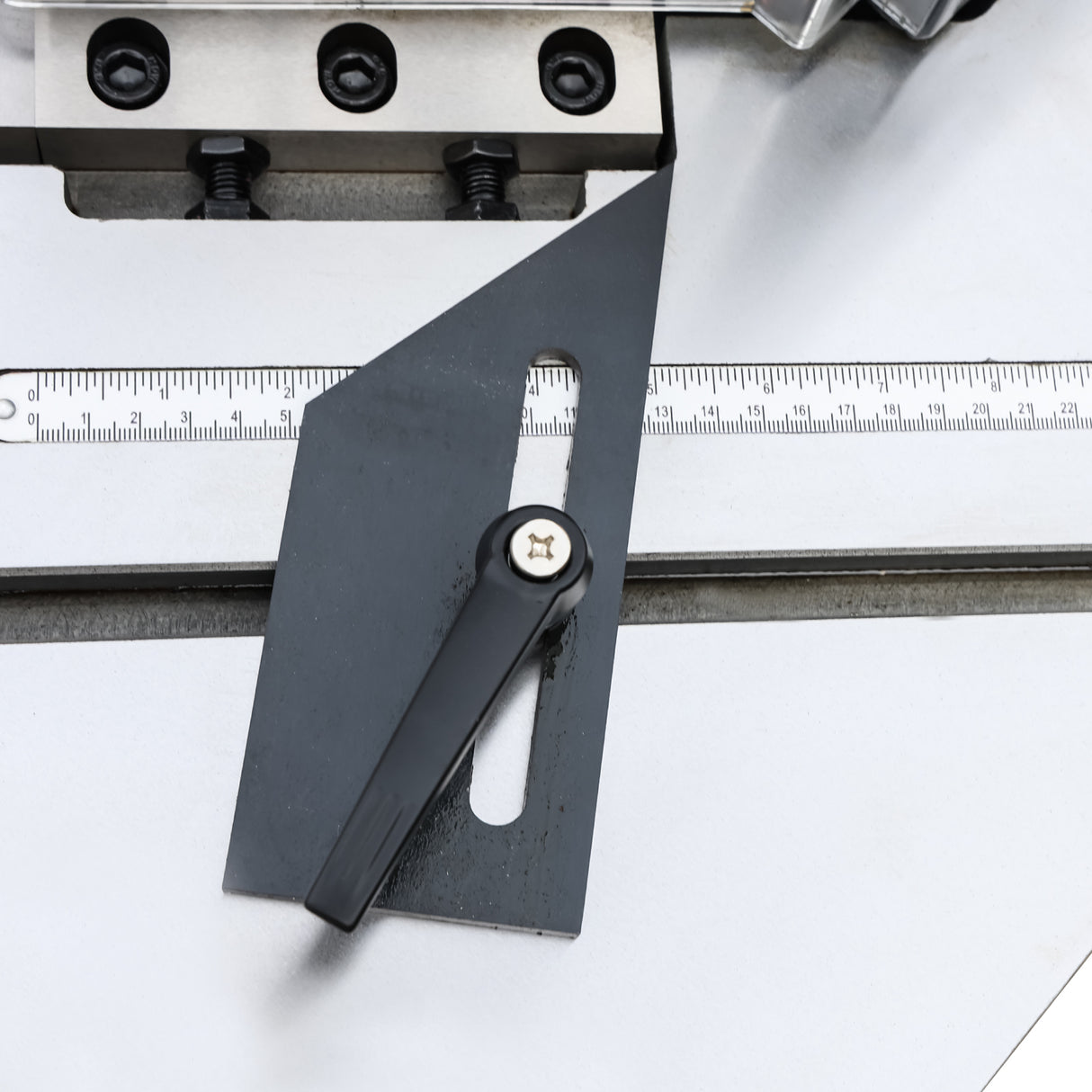 Pneumatic Plate Notcher PNM-130, Fixed Angle Plate Notching Machine